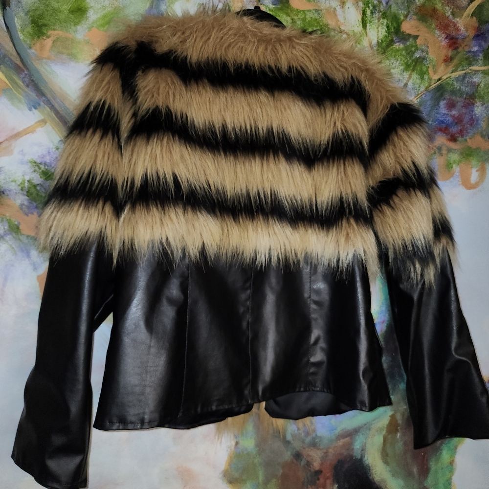 Wenxi XXXL Faux Fur and Leather Striped Jacket with Hidden Hook and Eye Closure - Picture 3 of 6